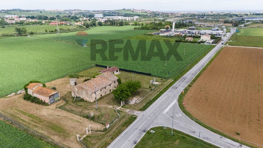 Foto Rustico in via San Bernardo 61, Chiaravalle di 620 m² con 16 locali