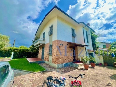 Foto Case semi ndipendenti in via Fratelli Barberi, Forte dei Marmi Centro