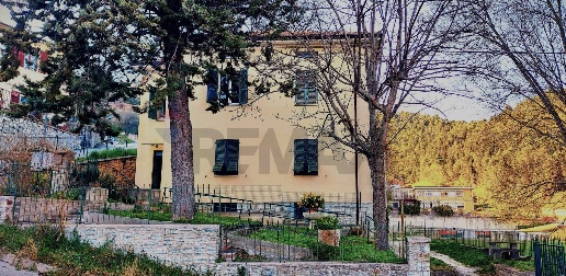 Foto Appartamento in Via Don Minzoni 12, Serra San Quirico Centro di 144 m²