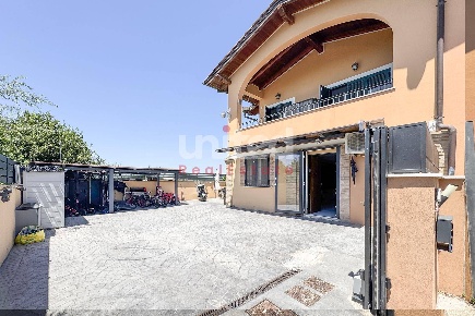 Foto Villa a schiera in Via Giuseppe Dechelette, Roma Ostia Antica