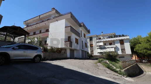 Foto Appartamento in via mirabene 1, Matera Centro di 130 m² con 4 locali