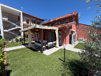 Foto Casa indipendente in Via Monte Nero 13, Arona Centro di 137 m²