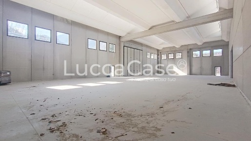 Foto Capannone industriale a Borgo a Mozzano Centro di 4120 m² con 7 locali