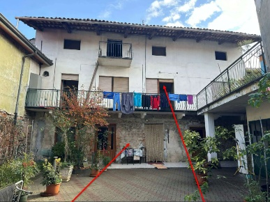 Foto Casa indipendente a Borgomasino di 232 m² con 8 locali in vendita