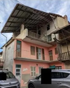 Foto Casa indipendente a Piverone Centro di 166 m² con 6 locali in vendita