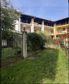 Foto Case semi ndipendenti a Castellamonte San Giovanni di 215 m²