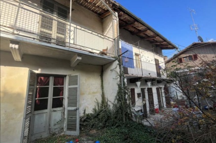 Foto Casa indipendente a Monteu da Po Mezzana di 107 m² con 4 locali