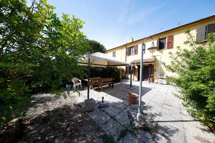 Foto Casa indipendente a Fauglia di 150 m² con 6 locali in vendita
