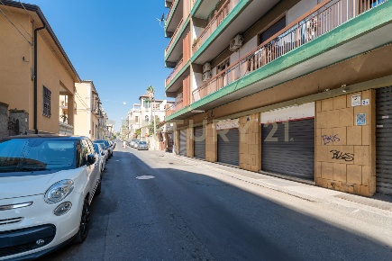 Foto Locale commerciale in Via Bronte 2, Catania Gioeni di 60 m² in vendita