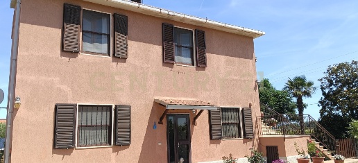 Foto Casale in SR74 148, Orbetello di 200 m² con 9 locali in vendita