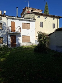 Foto Appartamento a Fornovo di Taro di 80 m² con 5 locali in vendita