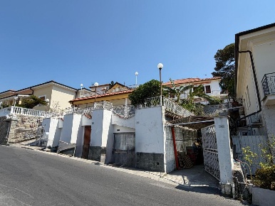 Foto Villa bifamiliare in Via G. D'Annunzio 28, Sanremo Corso degli Inglesi
