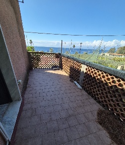 Foto Villa bifamiliare a Motta San Giovanni di 210 m² con 6 locali