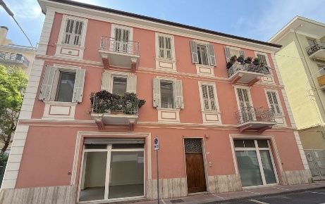 Foto Appartamento in Via Andrea Doria, Taggia Centro di 76 m² con 3 locali