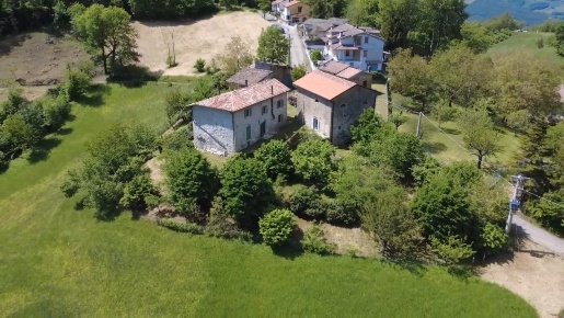 Foto Casale in via Canobbi 14, Castel d'Aiano di 350 m² con 8 locali