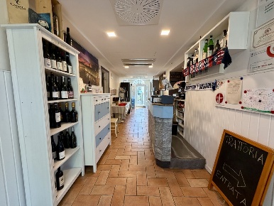 Foto Attività commerciale a Zola Predosa di 200 m² con 4 locali in vendita
