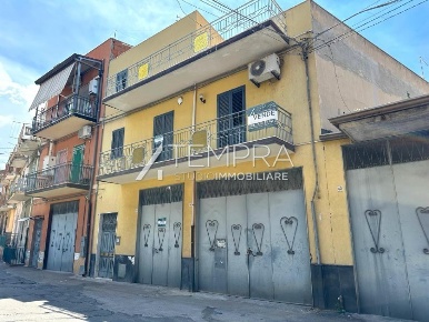 Foto Casa indipendente in Via Biviere 37, Adrano di 250 m² con 6 locali