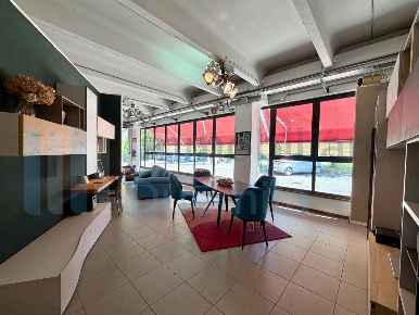 Foto Attività commerciale a Valsamoggia Castelletto di 900 m² con 40 locali