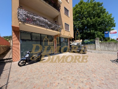 Foto Ufficio a Angera Centro di 88 m² con 3 locali in vendita
