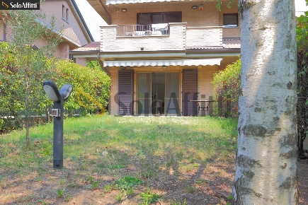 Foto Appartamento in Via Gadames, Paderno Dugnano di 119 m² con 6 locali