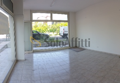 Foto Locale commerciale in via Del Pontiere 27/A, Legnago Centro di 30 m²