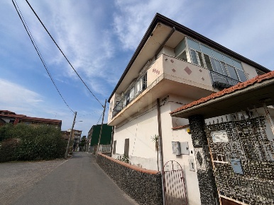 Foto Villa bifamiliare in Via al Tempio 3, Camporotondo Etneo Piano Tavola