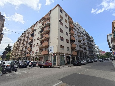 Foto Negozio in Via Marchese di Roccaforte 13, Palermo di 50 m² in affitto