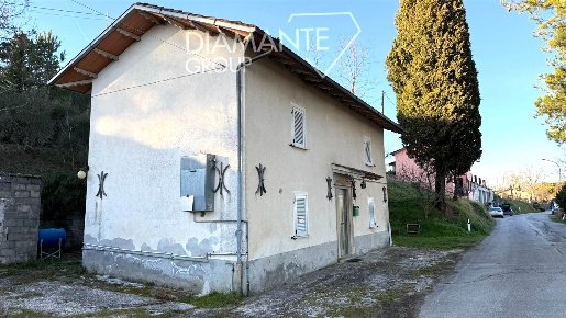 Foto Casa indipendente a Gubbio Centro di 147 m² con 4 locali in vendita