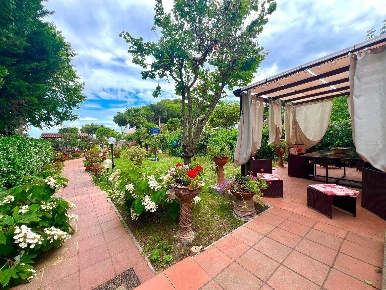 Foto Villa bifamiliare a Livorno Montenero Basso - Montenero Alto di 315 m²