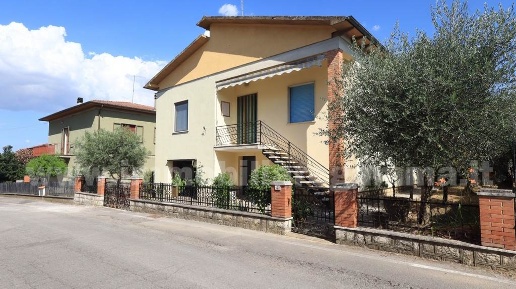 Foto Casa indipendente a Sinalunga di 126 m² con 6 locali in vendita