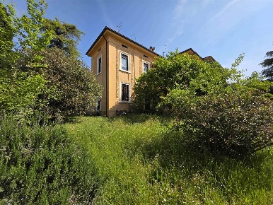 Foto Appartamento a Verona Valdonega di 214 m² con 7 locali in vendita