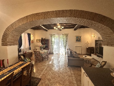 Foto Case semi ndipendenti a Campiglia Marittima di 200 m² con 7 locali
