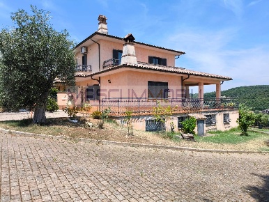 Foto Villa unifamiliare in Via Capodimonte 20, Fiano Romano di 260 m²