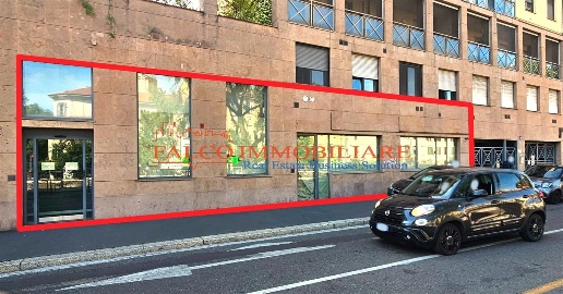 Foto Ufficio in Alzaia Naviglio Pavese, Milano Navigli - Darsena di 200 m²