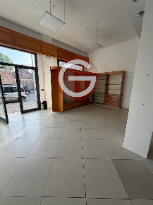 Foto Locale commerciale a Taurianova Centro di 90 m² con 2 locali