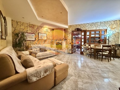 Foto Appartamento in TRAVERSA CANNARELLA, Siracusa Tivoli di 283 m²