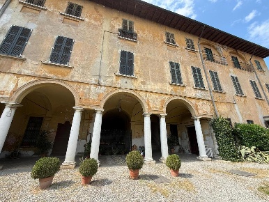 Foto Appartamento in Via MARENGO 19, Chiari Centro di 230 m² con 5 locali