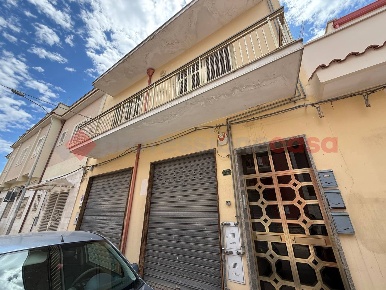 Foto Appartamento in Via PAOLUCCI 77, Pulsano Centro di 67 m² con 3 locali