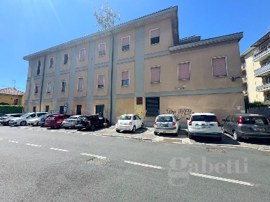 Foto Magazzino in Via del crocifisso 30, Tradate Centro di 1555 m²