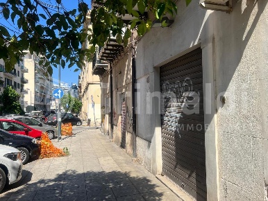 Foto Magazzino in Via Principe di Belmonte 24, Palermo Roma - Cavour