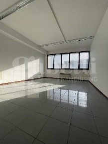 Foto Ufficio in Via del Lavoro 2, Pianoro Centro di 470 m² con 12 locali