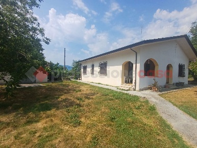 Foto Casa indipendente in Via CASILINA SNC, Ceprano di 210 m² con 4 locali