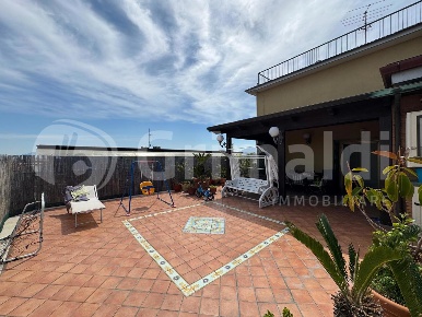 Foto Appartamento in Via KENNEDY 35, Grumo Nevano di 277 m² con 5 locali
