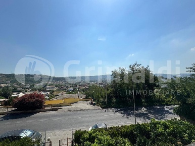 Foto Appartamento in Via CAMPANA 86, Quarto di 121 m² con 3 locali