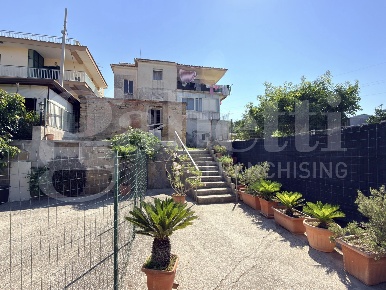 Foto Appartamento in Via Fusaro 00, Bacoli Centro di 110 m² con 4 locali