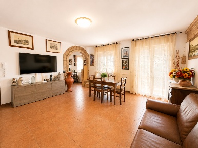 Foto Appartamento a Cascina Semicentro di 101 m² con 4 locali in vendita