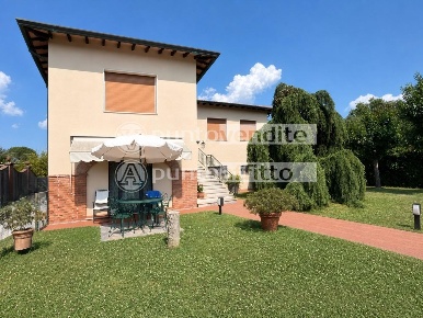 Foto Villa unifamiliare a Lucca Sant'Alessio - Carignano di 250 m²