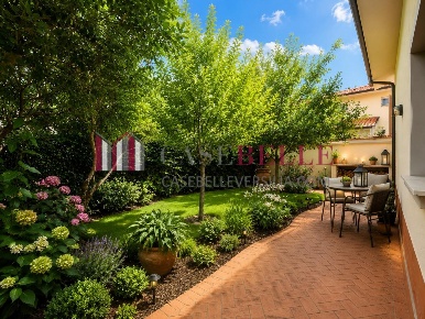Foto Casa indipendente a Camaiore Lido di Camaiore di 165 m² con 7 locali