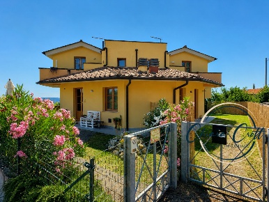Foto Villa unifamiliare a Lajatico Orciatico di 90 m² con 3 locali