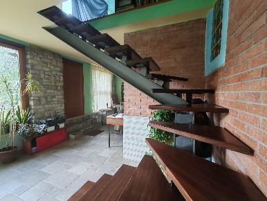 Foto Villa unifamiliare a Massa Centro di 180 m² con 8 locali in vendita
